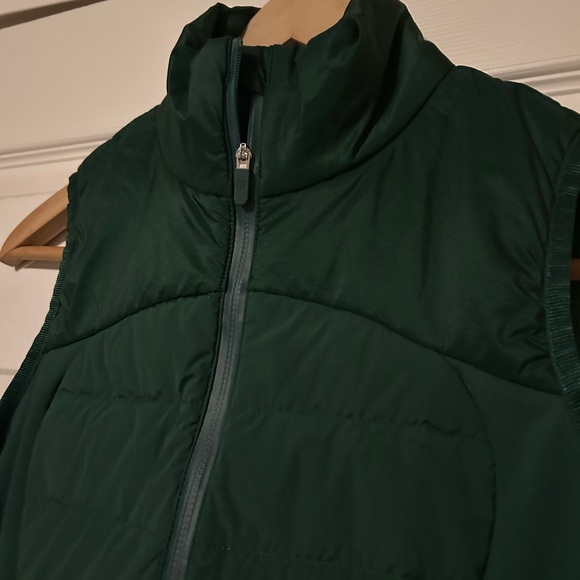 Lululemon Athletica Down for it all vest Size 6 - Picture 5 of 12